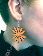 Load image into Gallery viewer, Niittykukka - okra