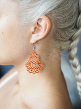 Load image into Gallery viewer, Medaljonki -Kello -musta