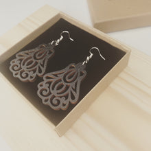 Load image into Gallery viewer, Medaljonki -Kello -musta